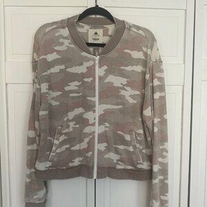 Kenzie Cropped Camo Sweatshirt Size Large